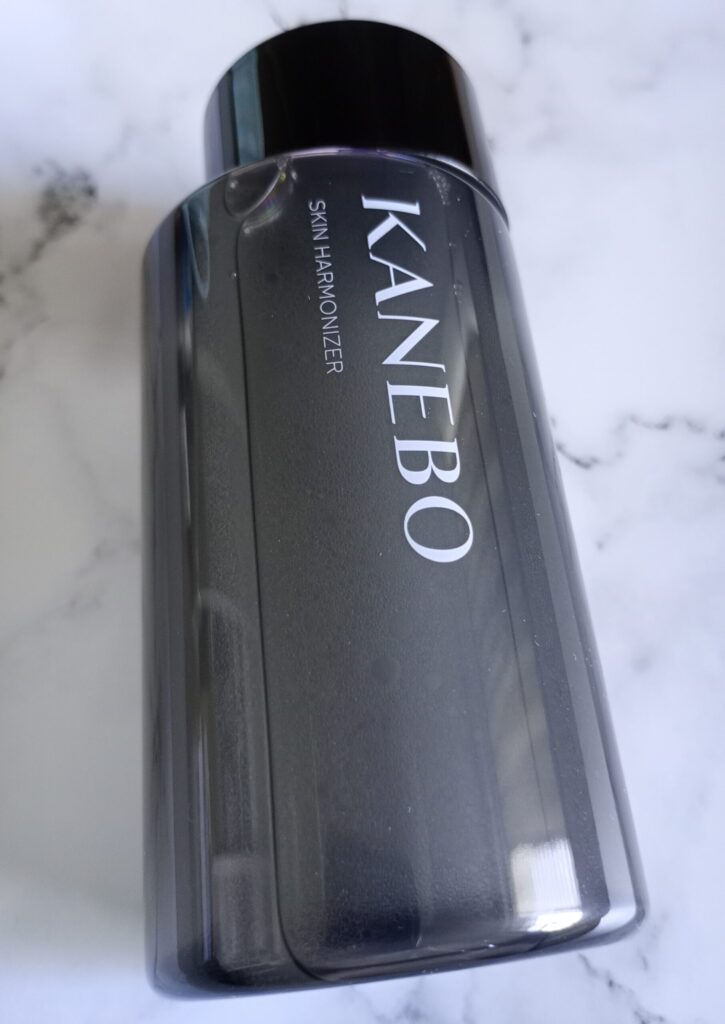 KANEBO スキンハーモナイザーのボトル