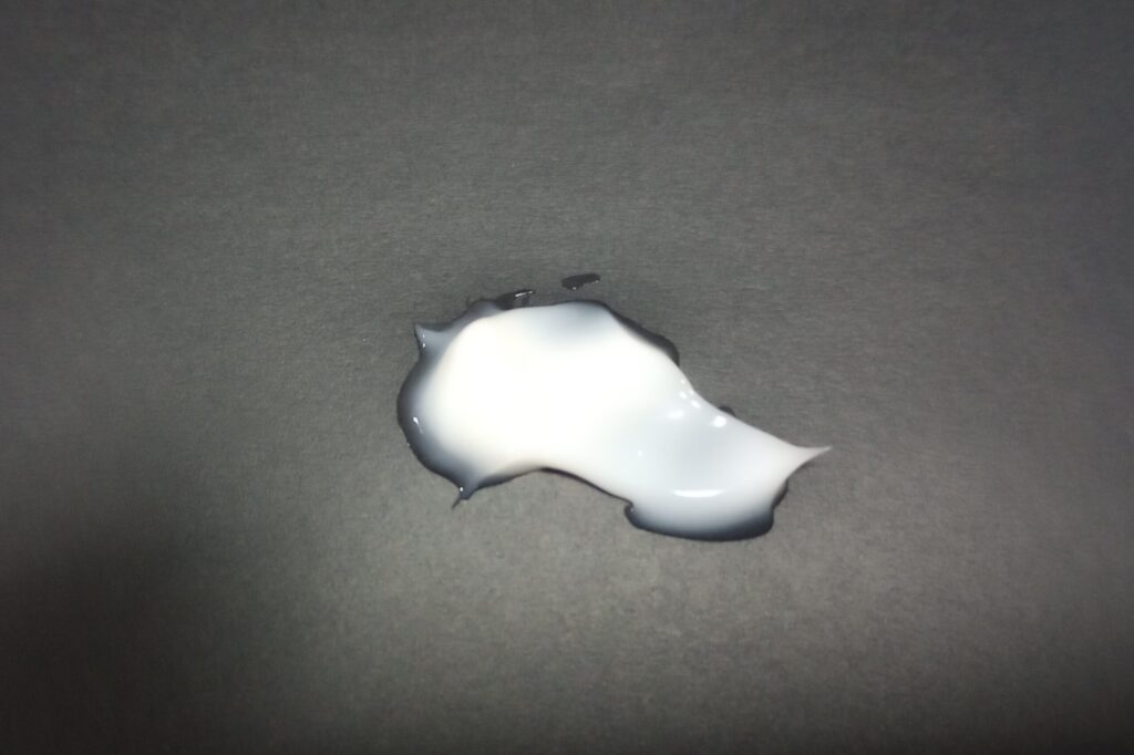 資生堂 バイタルパーフェクション UL ファーミングクリーム エンリッチド テクスチャー クリームの質感