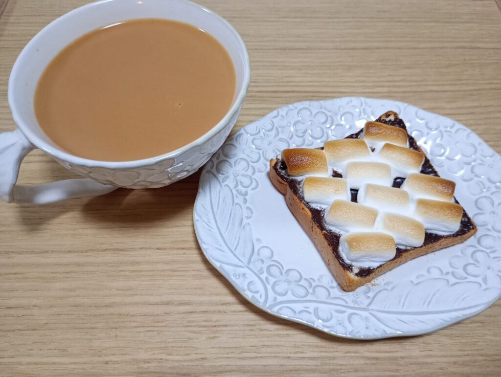 Pon Q Pon米粉トーストと紅茶の朝食風景