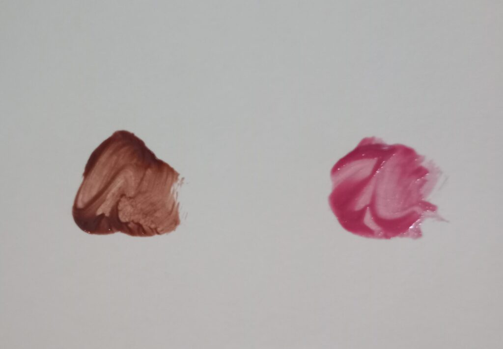 TIRTIRウォータリズムグロウティント06と13のスウォッチ。06は深みブラウン、13は赤みピンク系の発色。