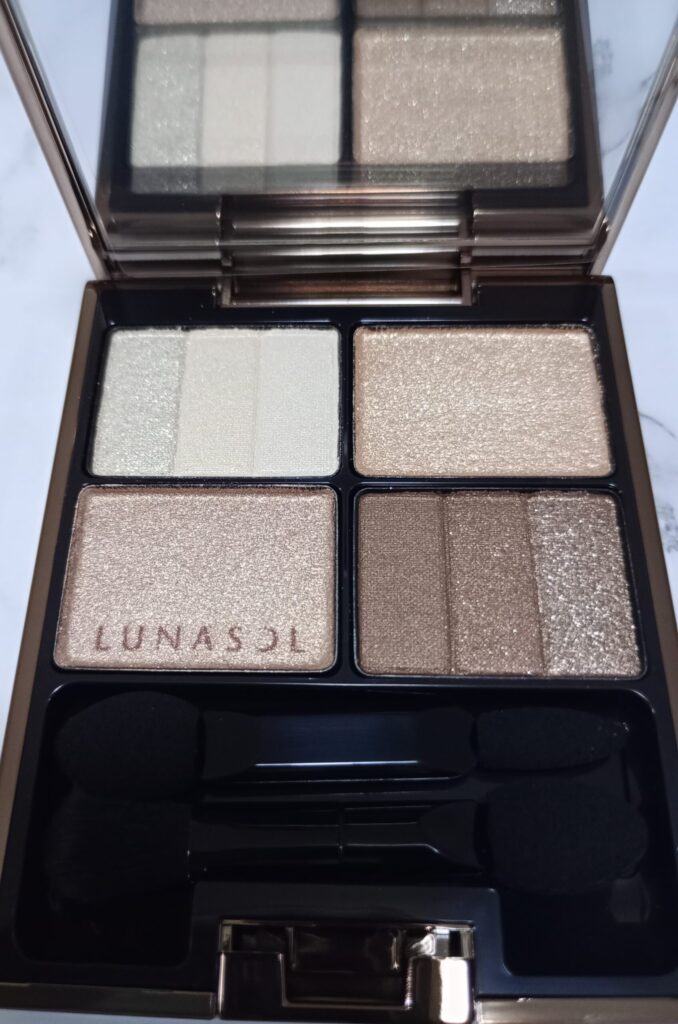 ルナソル スリーディメンショナルアイズ01 ニュートラルベージュのパレット全体（4色構成）