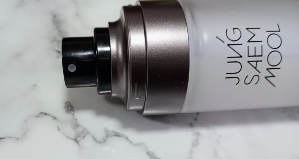 ジョンセンムル エッセンシャル ムル マイクロ フィッティング ミストの口部分