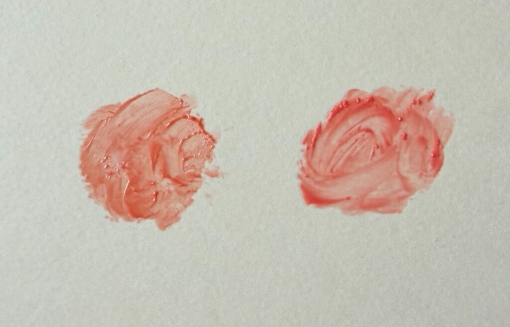 MAC フローラルコーラルと現行テンダートーク キャンディットの比較スウォッチ写真