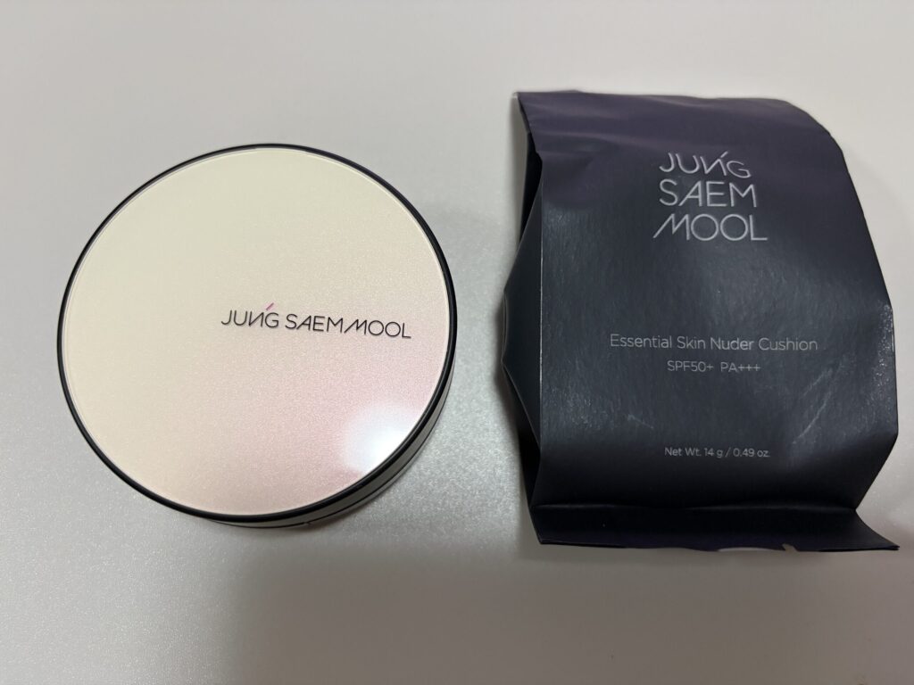 ジョンセンムル クッションファンデ〈フェアライト〉のコンパクト本体と付属リフィルの写真