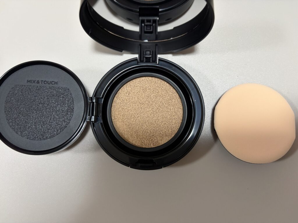 ジョンセンムル エッセンシャル スキン ヌーダー クッション〈フェアライト〉のクッション表面の色味がわかる写真