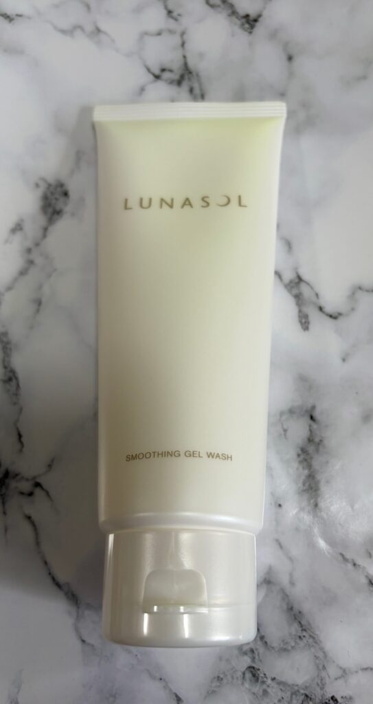 ルナソル スムージングジェルウォッシュの本体パッケージ