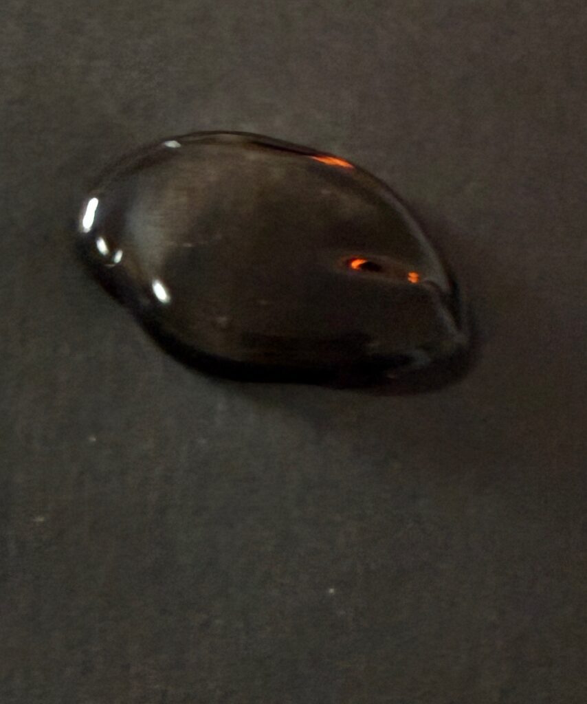 ルナソル スムージングジェルウォッシュのジェルを紙に出した質感