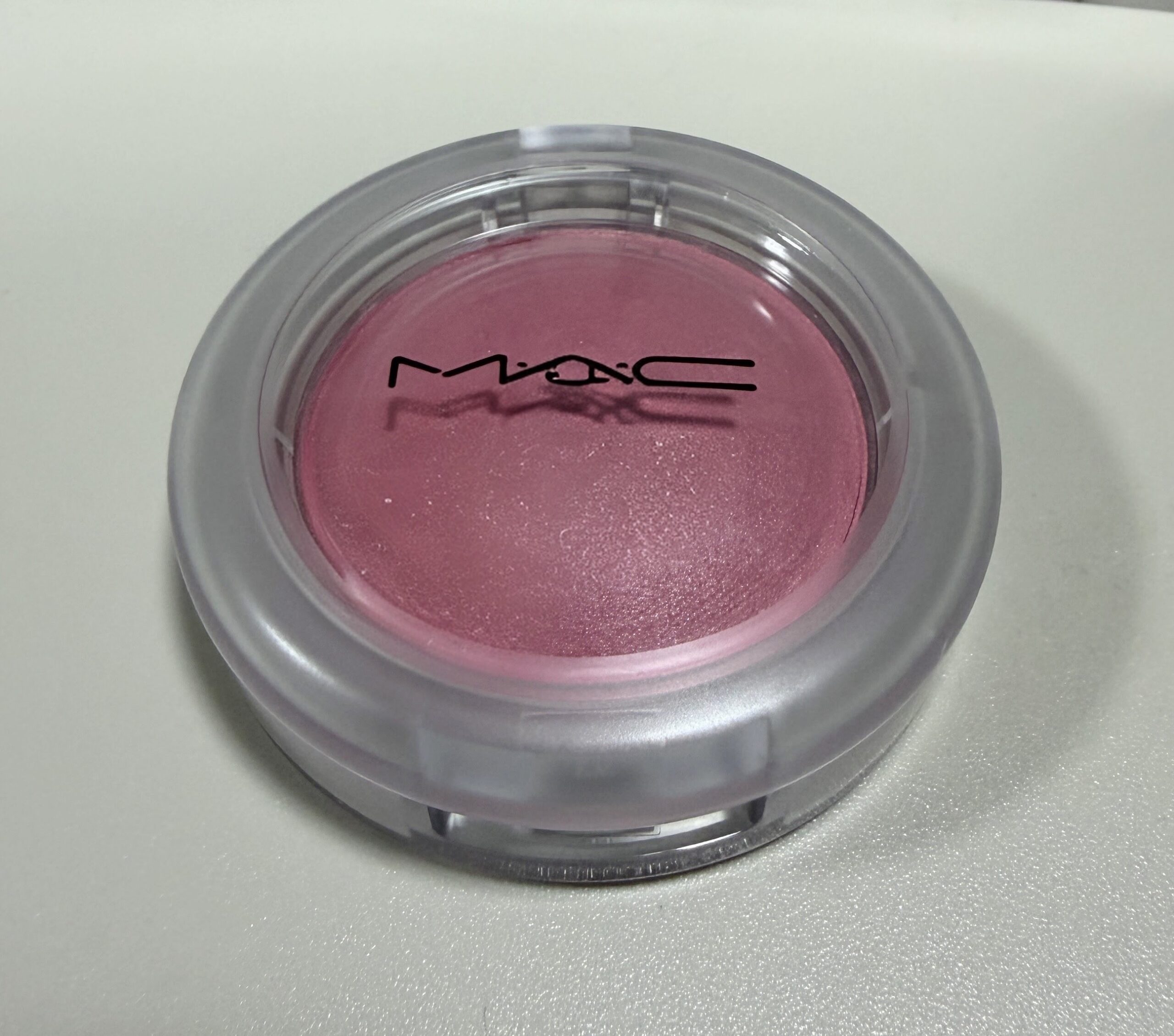 MAC グロープレイ クッショニーブラッシュ トータリーシンクト 本体 40代立体感メイク用チーク