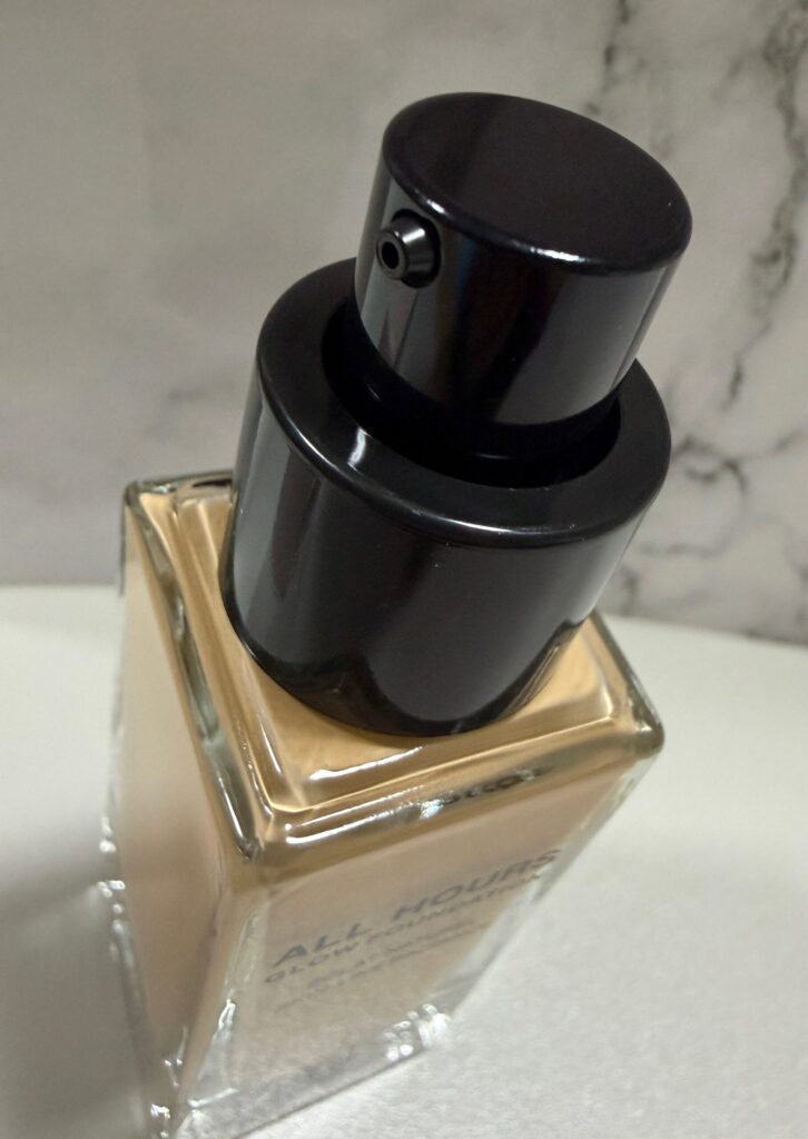 YSL オールアワーズ リキッド グロウ LN1 キャップを開けた口径部分