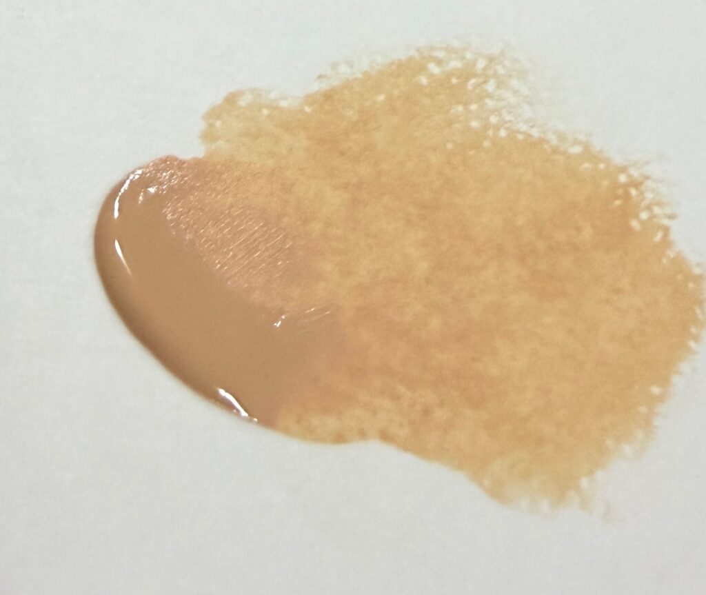 YSL オールアワーズ リキッド グロウ LN1 紙に出した色味スウォッチ