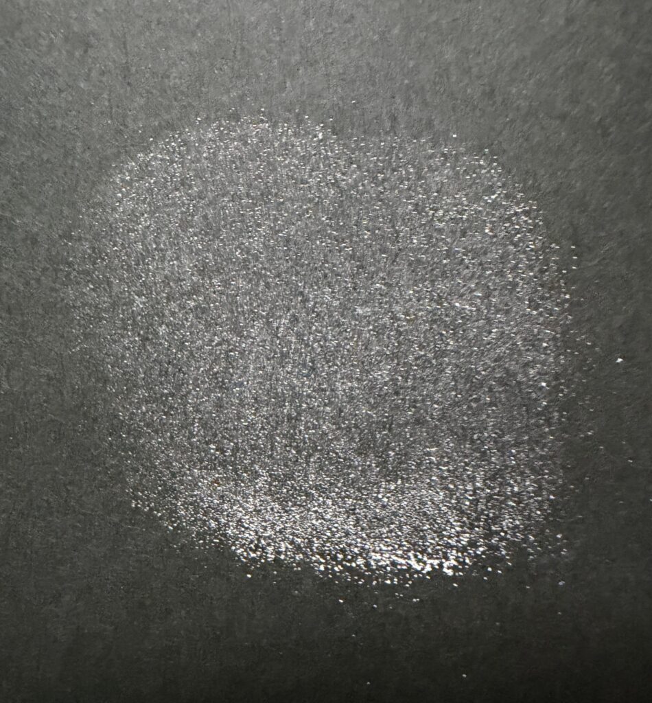 ル・レオスールデクラ21 Daybreak Shimmer スウォッチ（黒背景）