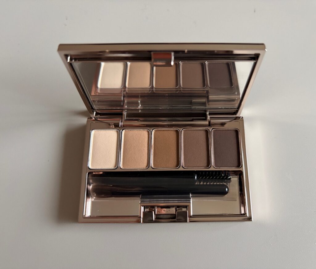 ルナソル スタイリングアイゾーンコンパクトN 01 ナチュラルブラウンを開いた状態