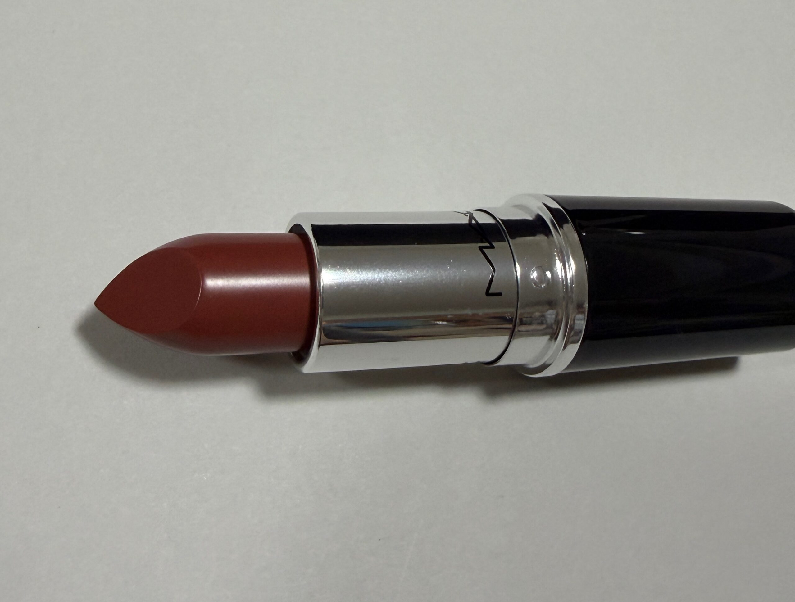 MAC ラスターガラス リップスティック ポッシュピット 開けた状態