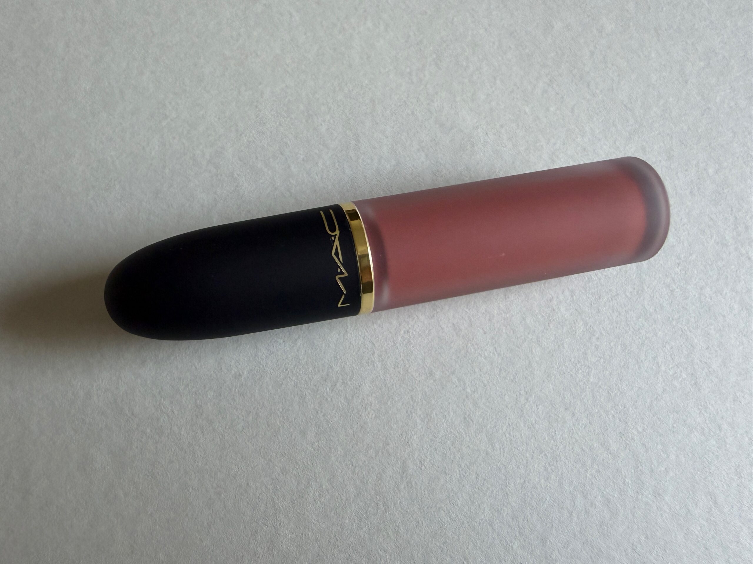 MAC パウダーキス リップ＋チーク ムース 989 マルイットオーバー 本体