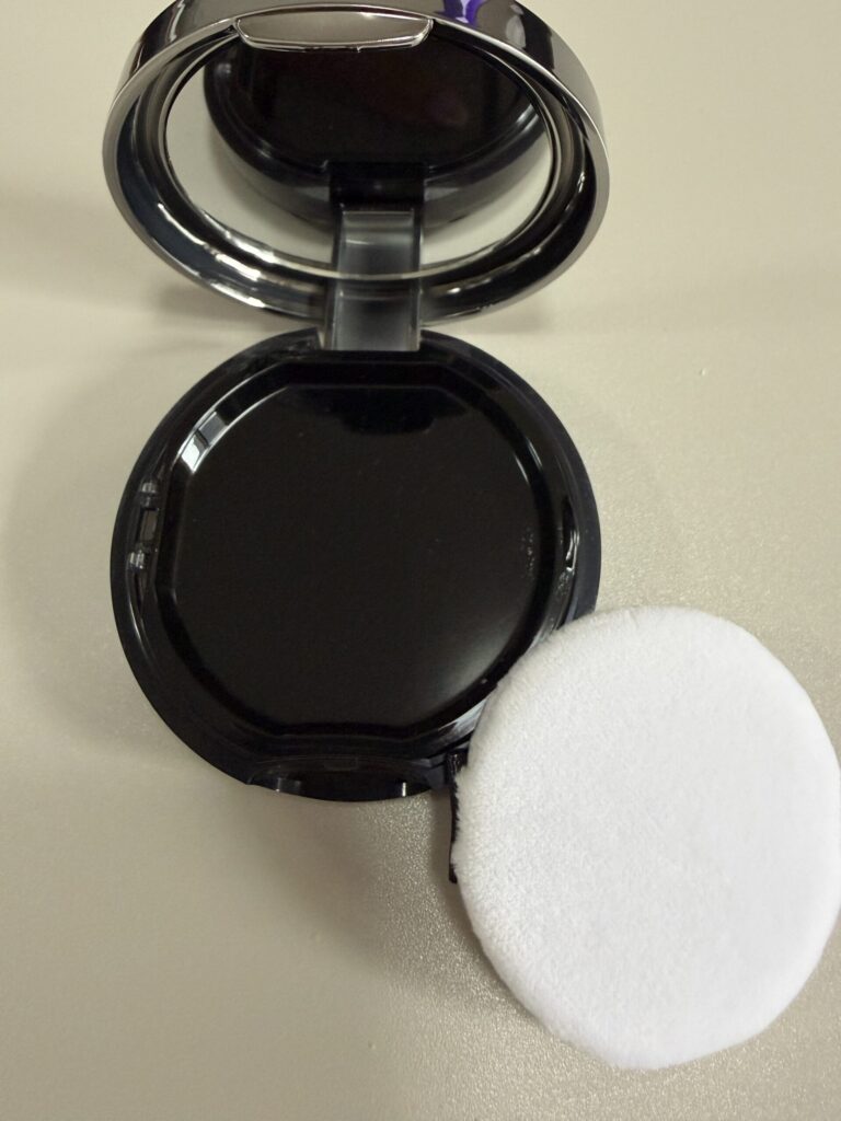 BBIA EAU POWDER PACT 04 ラベンダーパープルのパフと内蓋