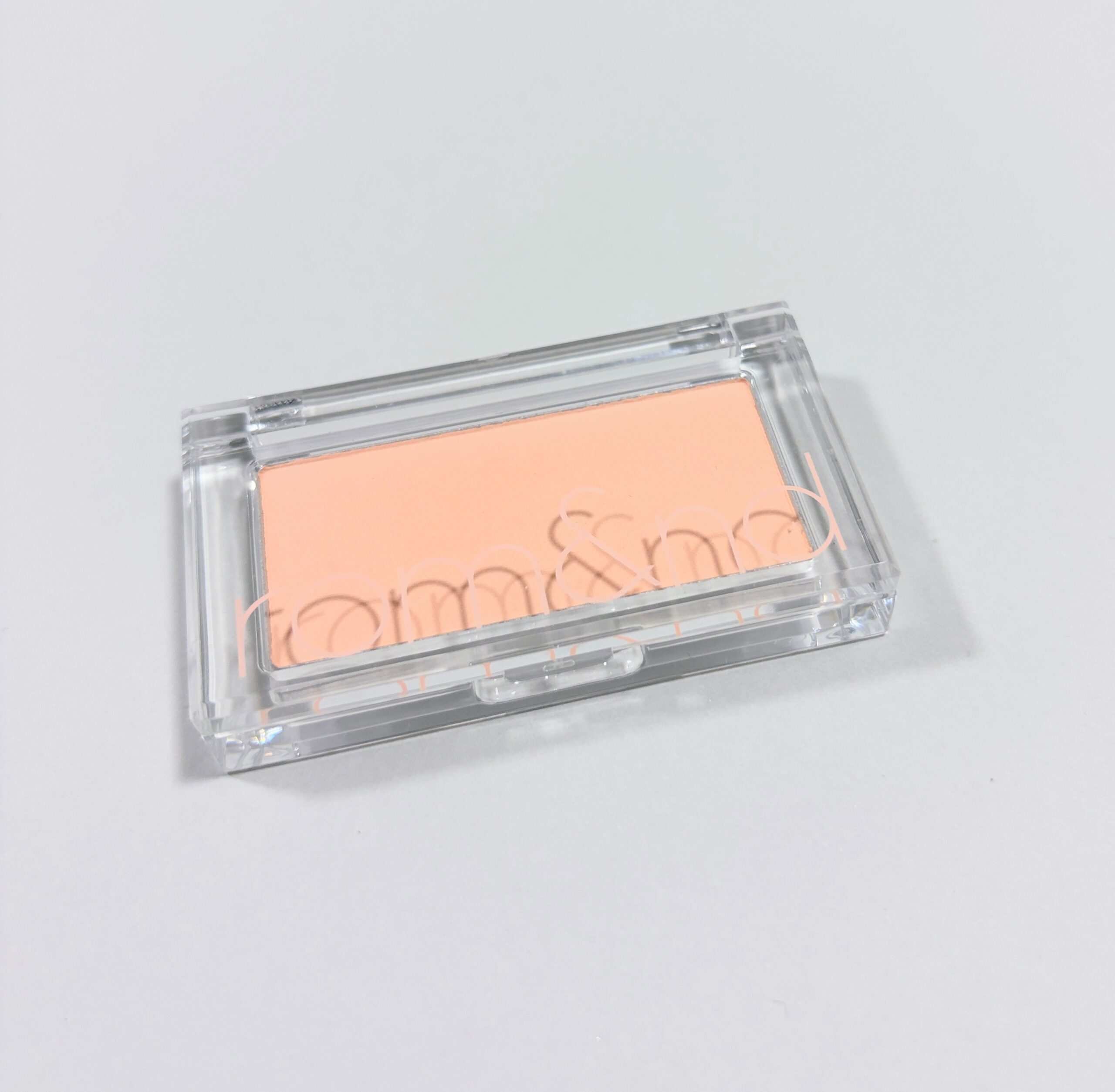 ロムアンド ベターザンチーク C01 Peach Chipの本体