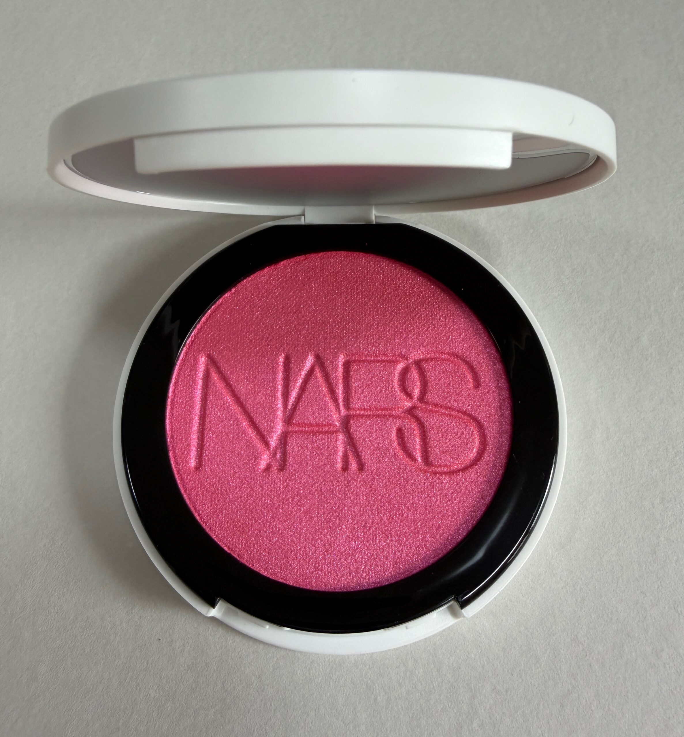NARS ライトリフレクティング ルミナイジングブラッシュ INFERNOを開いた状態