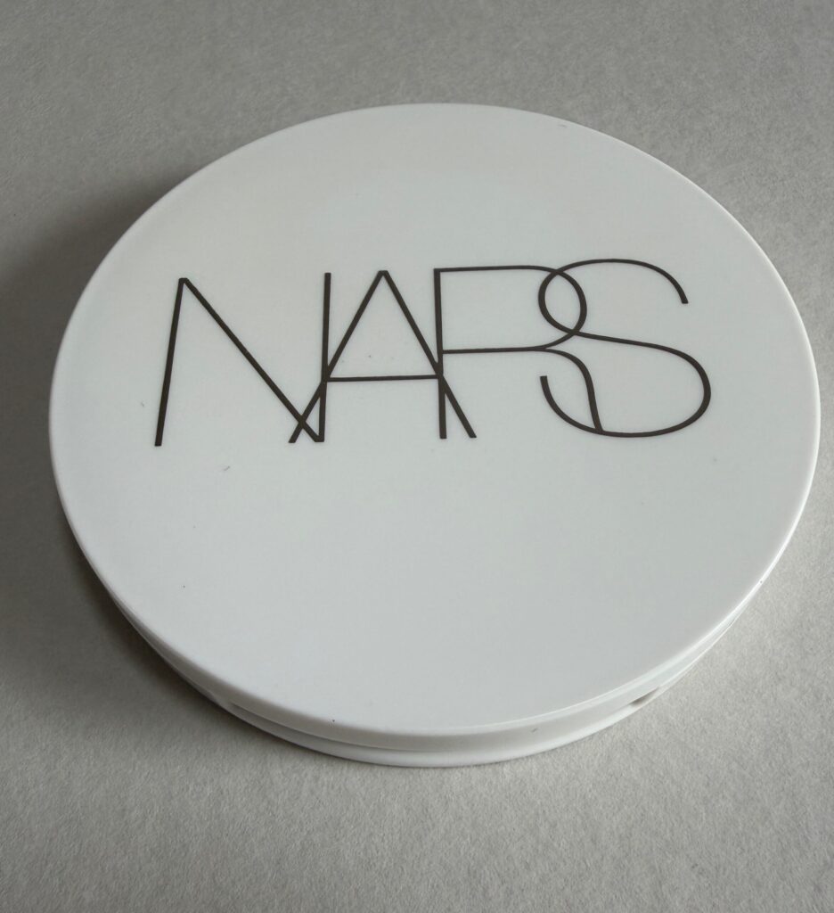 NARS ライトリフレクティング ルミナイジングブラッシュ INFERNOの外装