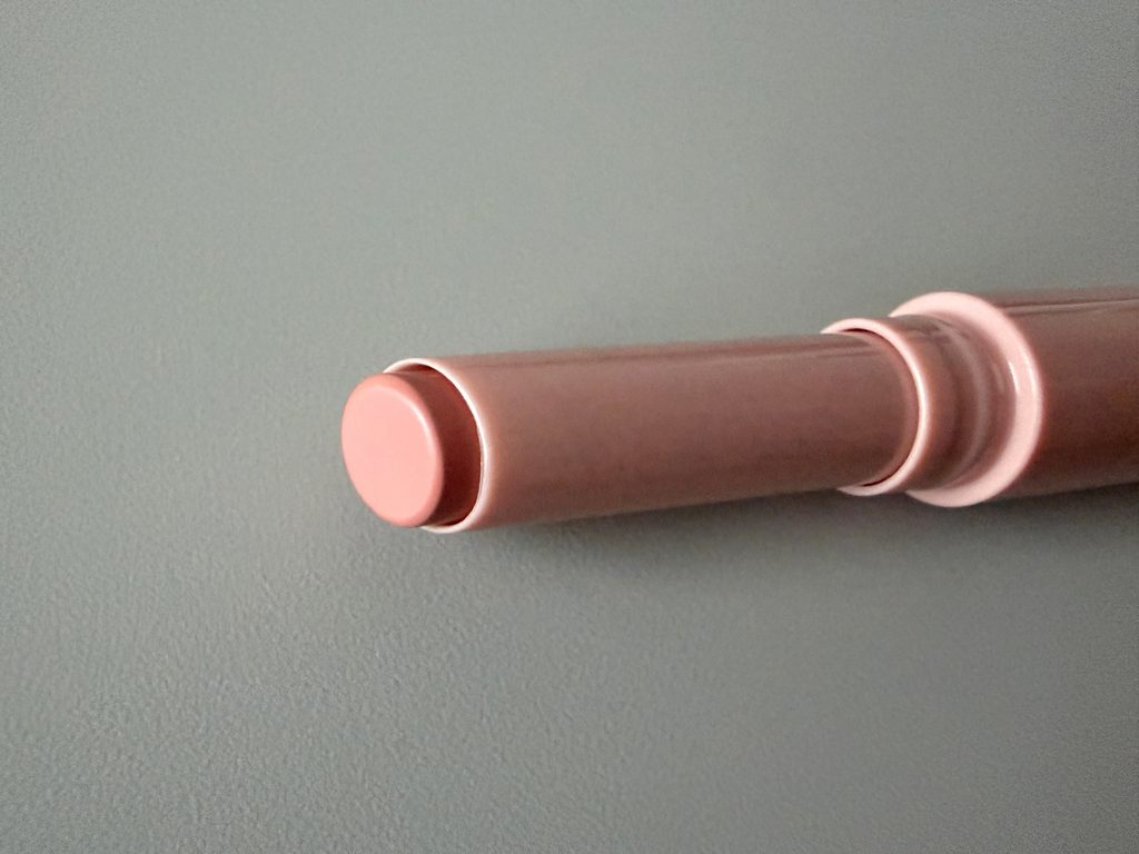 RRRing オーバーリップスティック キャンバスピンクの色味