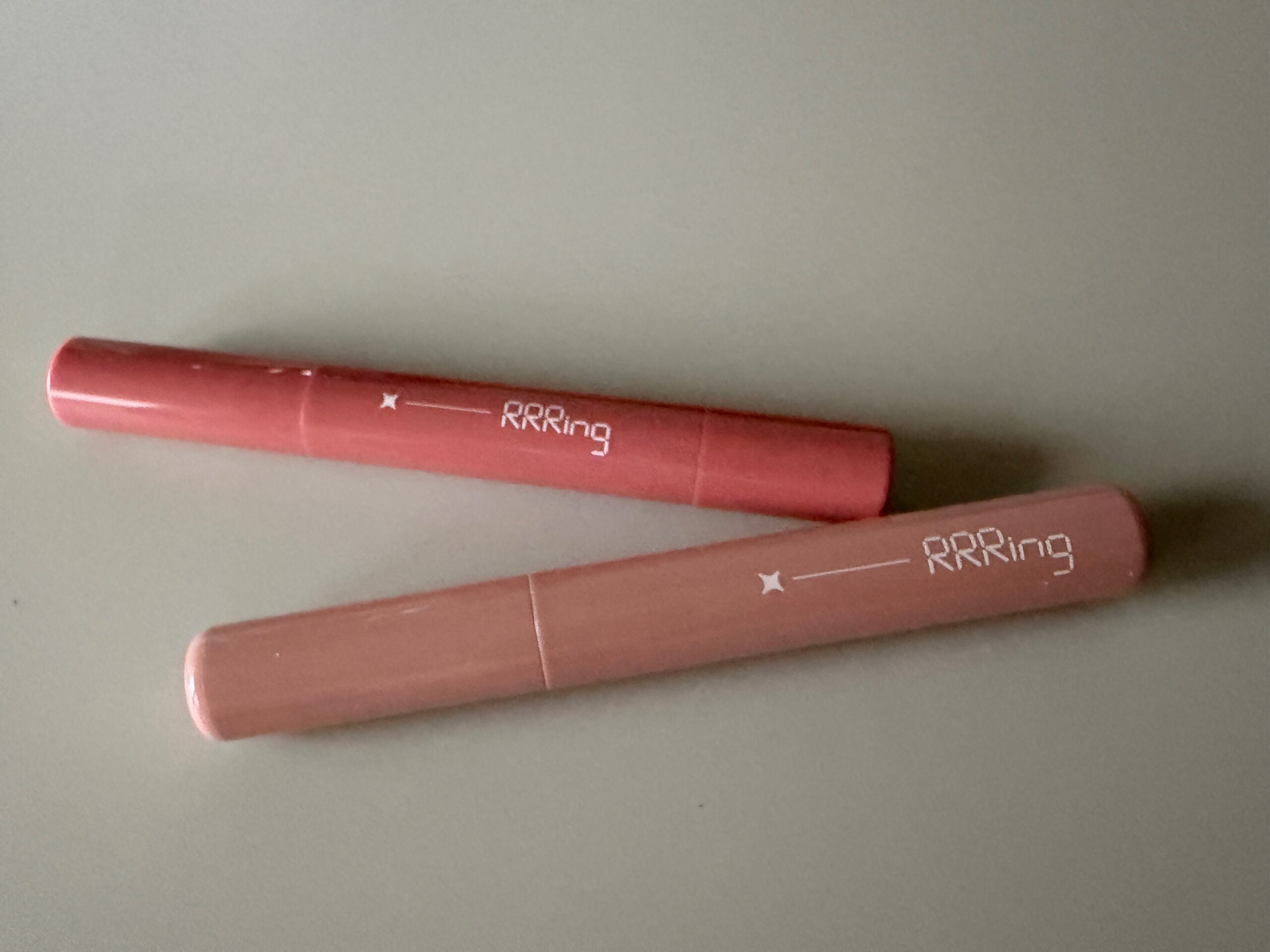 RRRing オーバーリップスティック キャンバスピンクとブリックローズの2色
